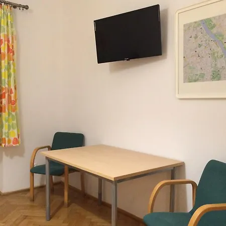 Zeromskiego 10 * Varsovia